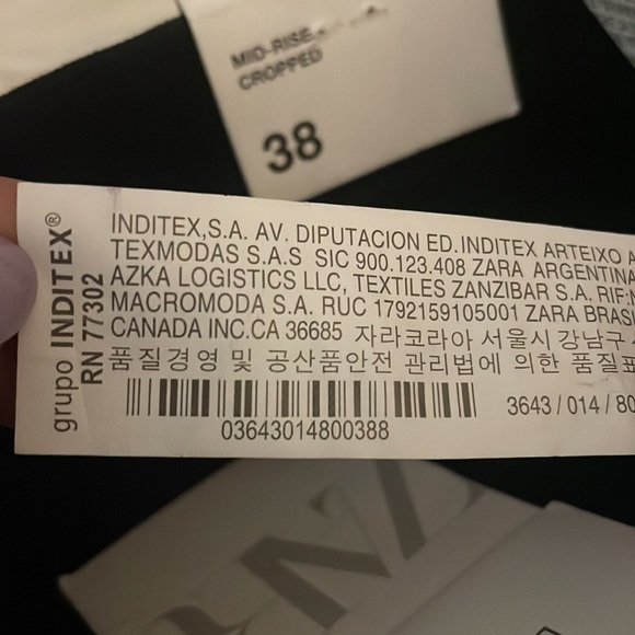 Zara black mid-rise cropped flare jeans - Picture 5 of 5